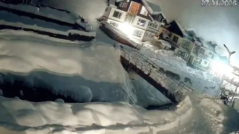 Terrible-Avalanche-In-Sonamarg-J