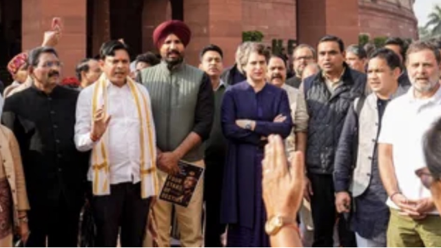 ਰਾਜਾ ਵੜਿੰਗ ਤੇ ਗੁਰਜੀਤ ਸਿੰਘ ਔਜਲਾ ਸਮੇਤ ਅੱਠ ਸੰਸਦ ਮੈਂਬਰਾਂ ਦੀ ਮੁਅੱ