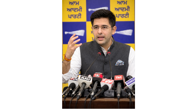 ਅਹੁਦਾ ਹਟਣ ਮਗਰੋਂ ਰਾਘਵ ਚੱਢਾ ਦਾ ਪਹਿਲਾ ਬਿਆਨ: “ਜਨਤਾ ਦੇ ਮੁੱਦੇ ਉਠਾਉ