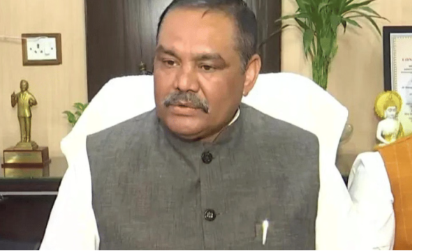 Vijay-sampla-appear-sit-in-behba