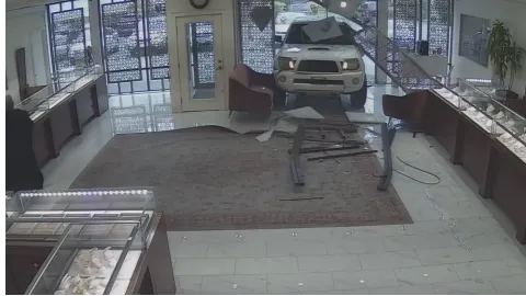 ਲਿਨਵੁੱਡ ਵਿੱਚ ਗਹਿਣਿਆਂ ਦੀ ਦੁਕਾਨ