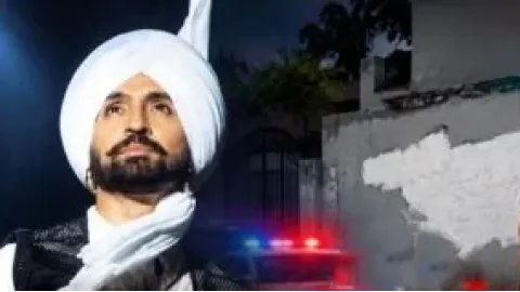 ਦੋਸਾਂਝ ਕਲਾਂ ਵਿੱਚ ਇੱਕ ਦੀਵਾਰ 'ਤੇ