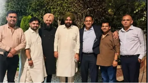 ਜਲੰਧਰ ਦੇ ਠੇਕੇਦਾਰ ਨੂੰ ਕਰੋੜਾਂ ਦੇ ਟੈਂਡਰ ਦੇਣ ਵਾਲੇ ਨਿਗਮ ਅਫ਼ਸਰ ਸੀ.