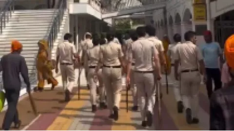 ਮੋਦੀ ਦੀ ਦਿੱਲੀ ਪੁਲਿਸ ਜੁੱਤੇ ਪਾ ਕ