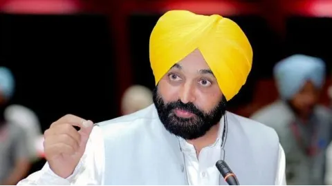 ਬਿਨਾਂ ਮਨਜ਼ੂਰੀ ਛੁੱਟੀ ਲੈਣ ਵਾਲੇ ਕ