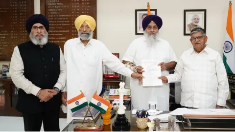 ਐਸਏਡੀ ਨੇ ਪੰਜਾਬ ਰਾਜਪਾਲ ਨੂੰ ਮੁੱਖ ਮੰਤਰੀ ਭਗਵੰਤ ਮਾਨ ਨੂੰ ਬਰਖਾਸਤ ਕਰ